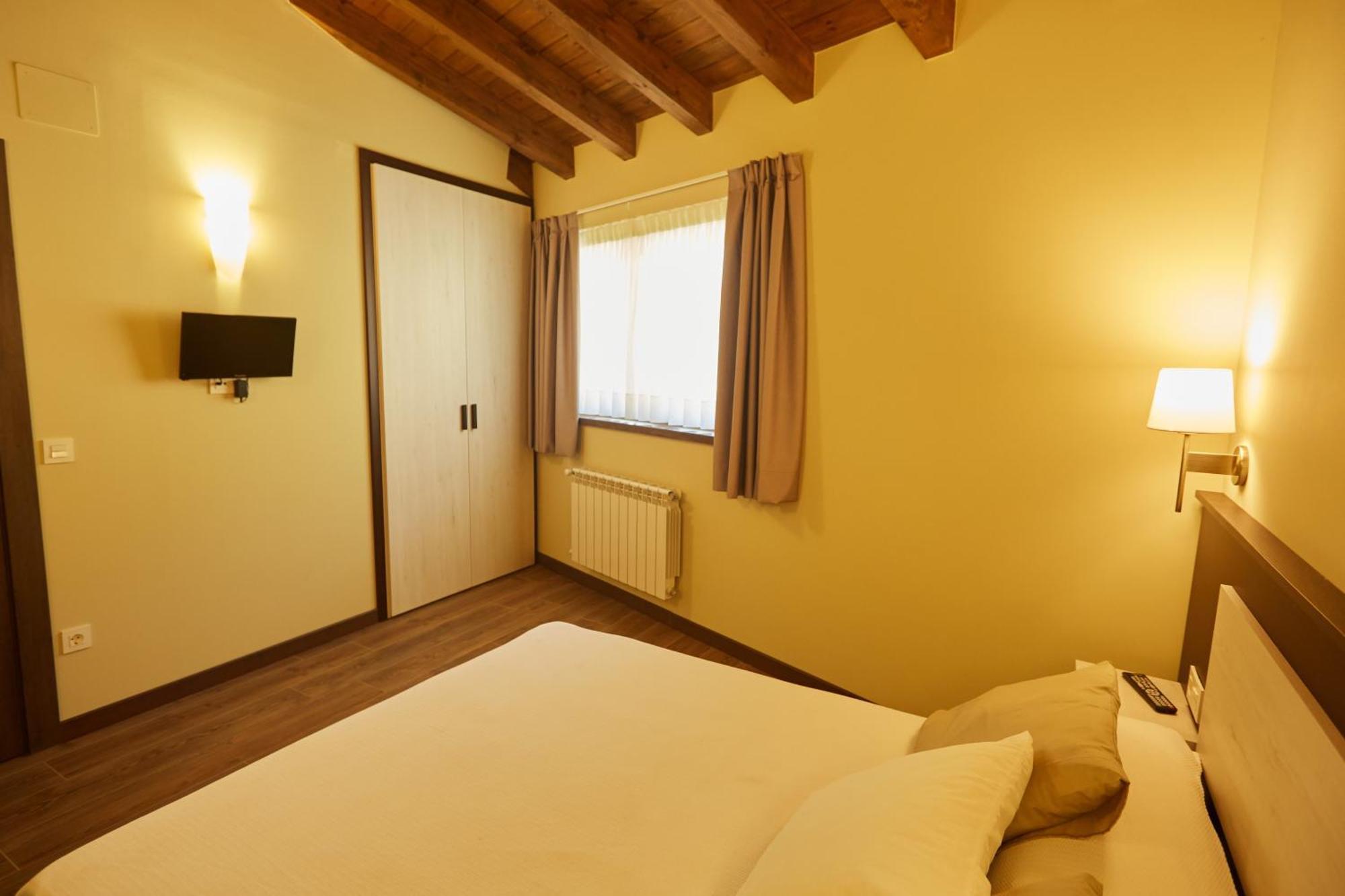 Apartamentos Rurales Casa La Piedra Collía Esterno foto