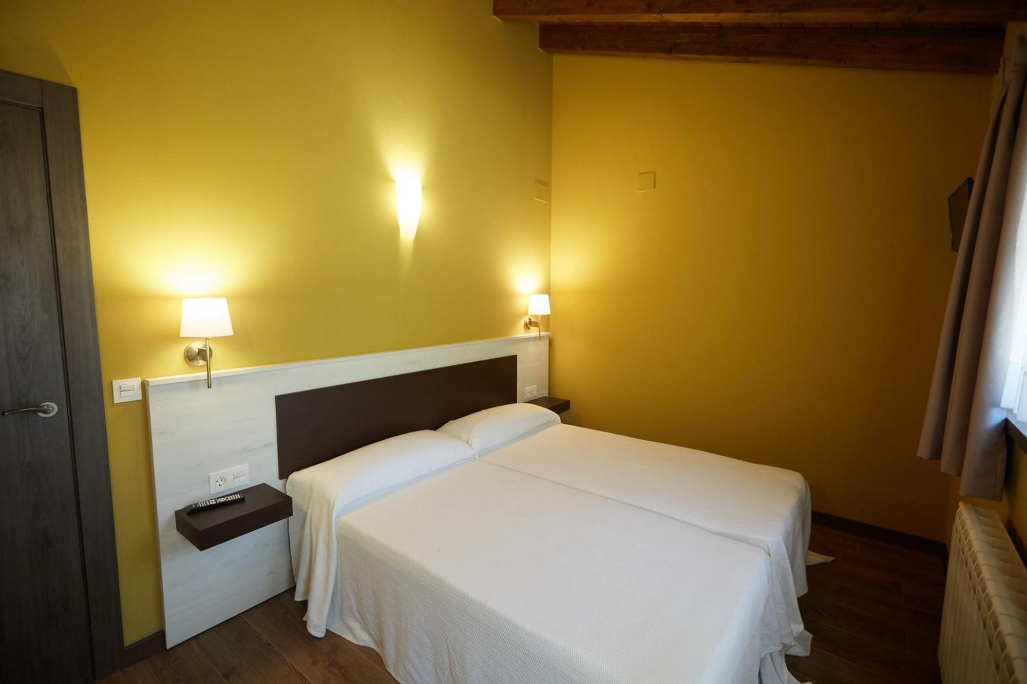 Apartamentos Rurales Casa La Piedra Collía Esterno foto
