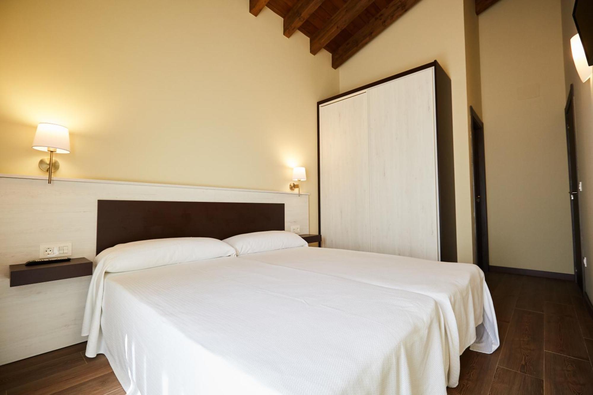Apartamentos Rurales Casa La Piedra Collía Esterno foto
