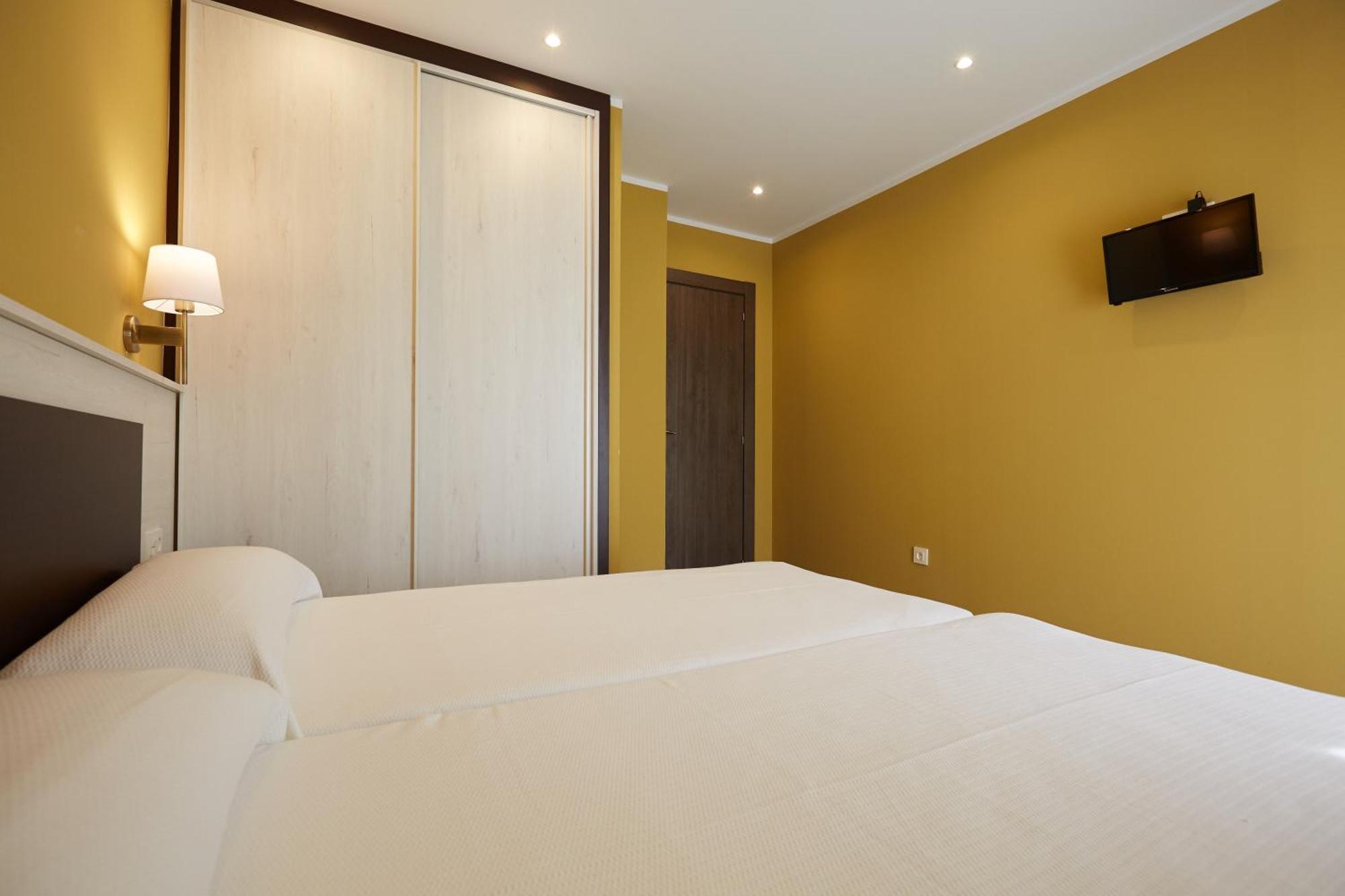 Apartamentos Rurales Casa La Piedra Collía Esterno foto